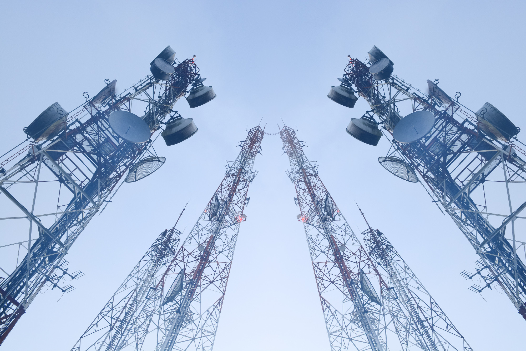 telecommunication-towers-with-antennas